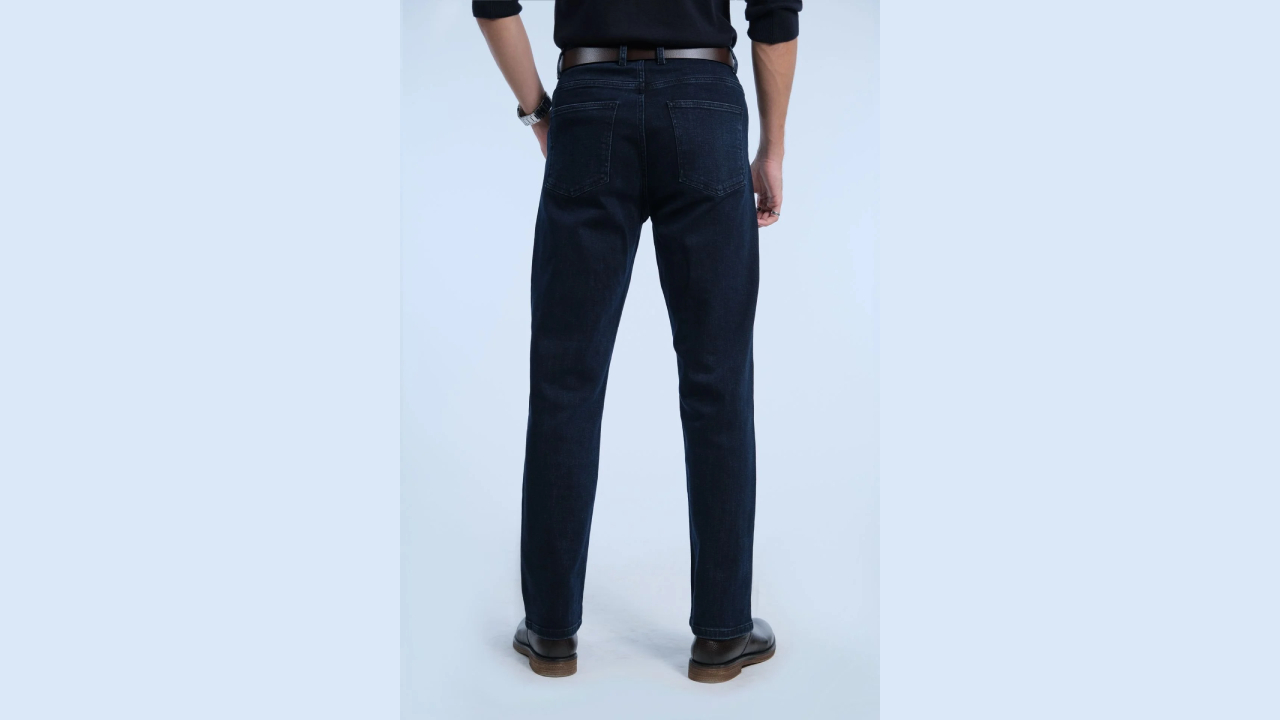 Koyu Lacivert Jean Seçimleriyle Tarzınızı Yansıtın