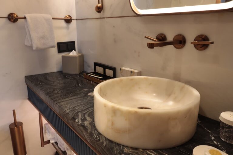 Sura Butik Hotel: Efesus Stone ile Tarihi Yarımada’da Modern Bir İmza